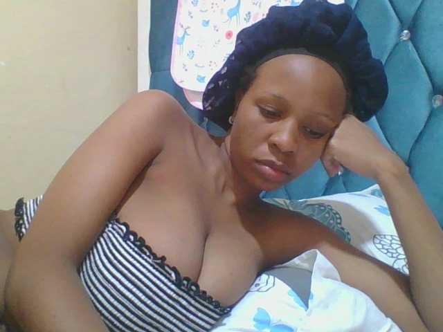 Prettyebony4 Live Cam and Statistics on UnifiedCams