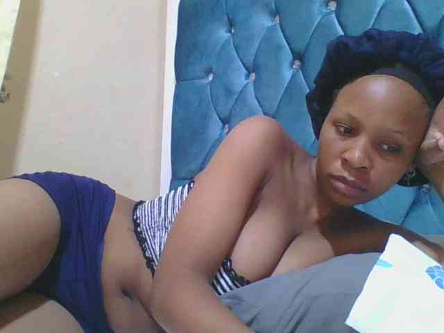 Prettyebony4 webcam