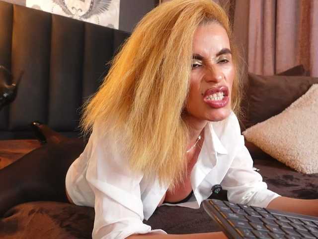 Alexa_Duque