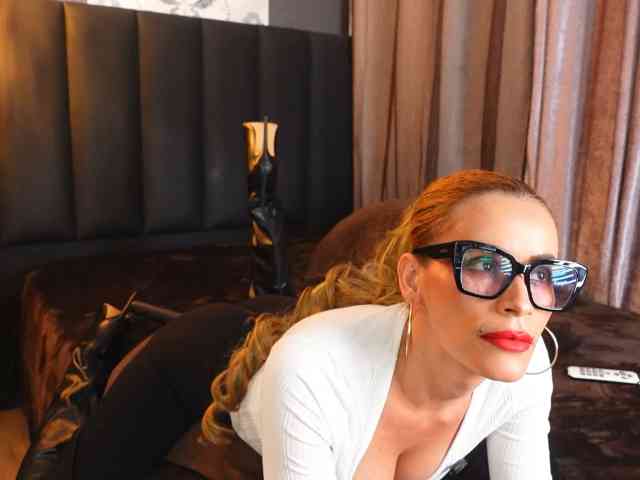 Alexa_Duque