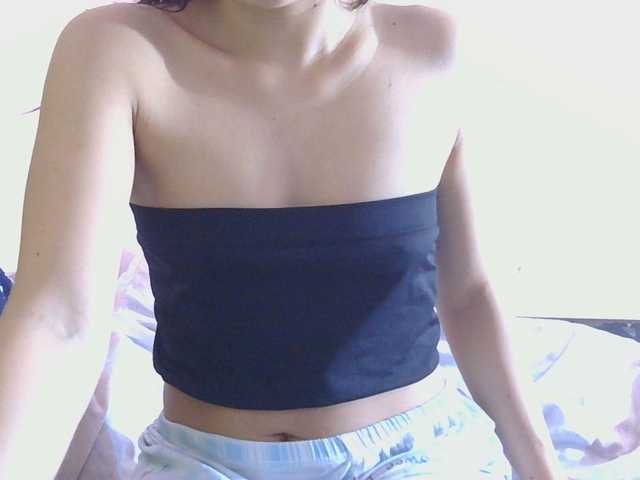 le modèle innocentzara est en webcam porno dans un show sur le site bongacams, il possède les tags suivants: Asian,Brunette,Trimmed