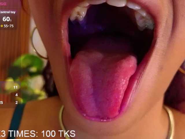 charlotte-69 live cam on BongaCams