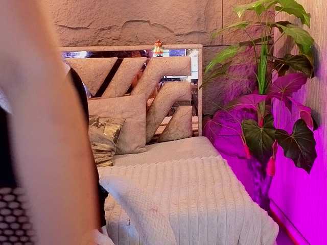 charlotte-69 live cam preview
