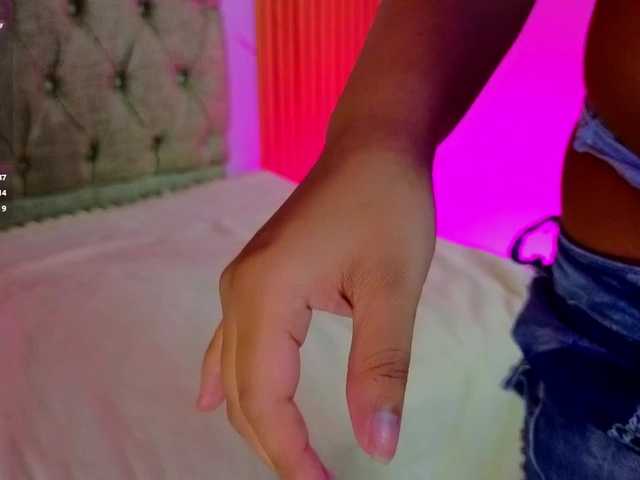 charlotte-69 live cam on BongaCams