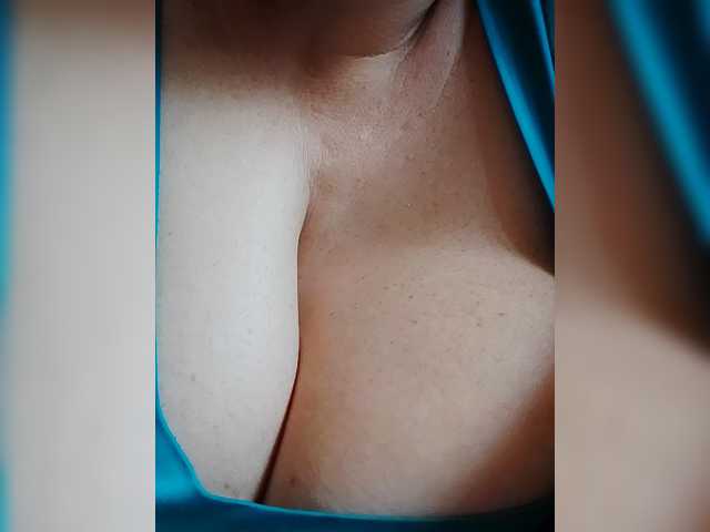EVIl_TITS live cam preview