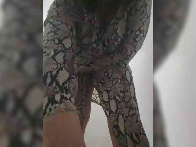 Este modelo está ao vivo agora. StacyMilk