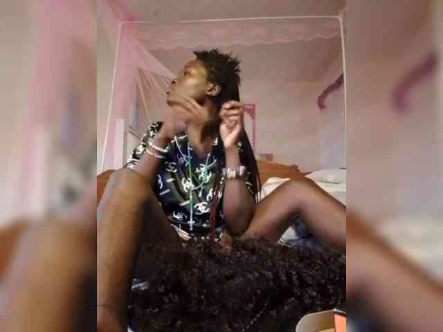 freaky-pinnah webcam