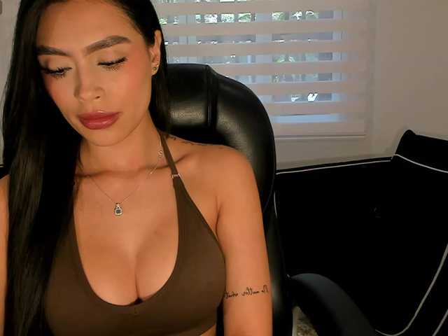 JadeEvans live cam on BongaCams