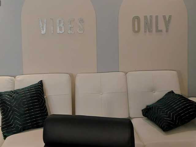 JadeEvans live cam on BongaCams