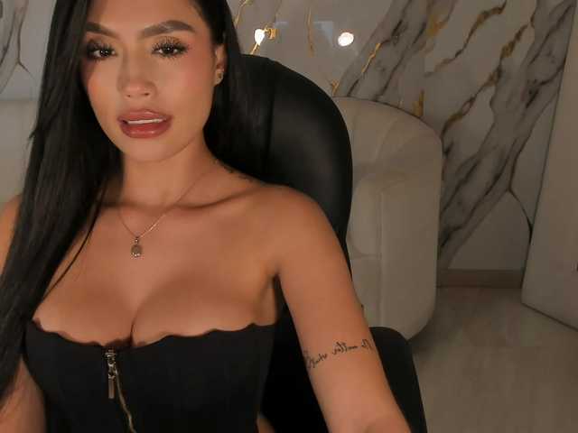 JadeEvans Live Cam on BongaCams