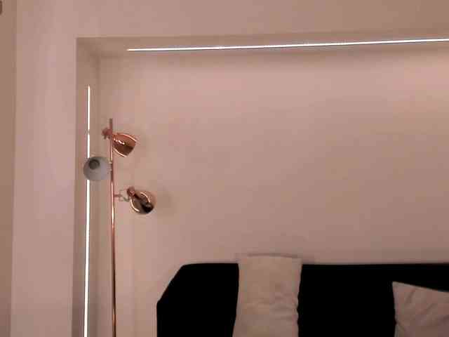 JadeEvans webcam