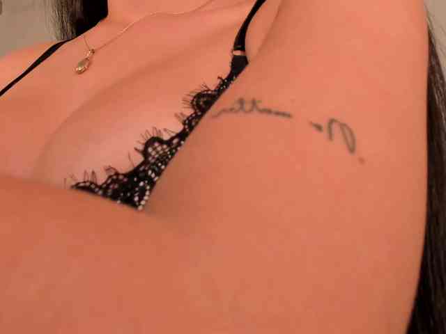 JadeEvans webcam