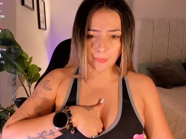 AmyWoods live cam on BongaCams