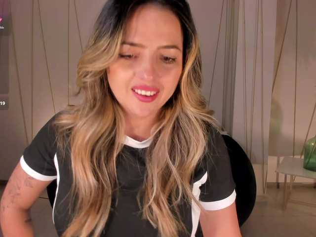 AmyWoods live on BongaCams