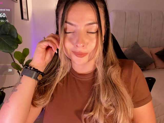 AmyWoods live cam preview