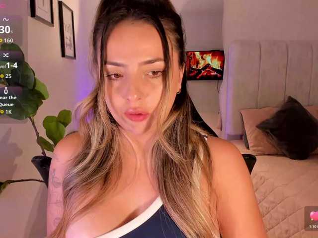 AmyWoods — live female cam