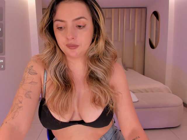 AmyWoods live cam on BongaCams