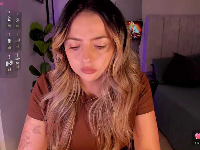 le modèle AmyWoods est en webcam porno dans un show sur le site bongacams, il possède les tags suivants: Latino/Hispanic,Blonde,Shaved