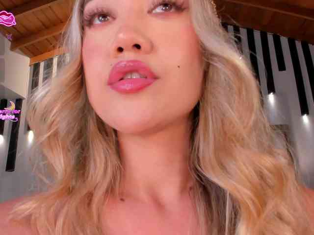 RebeccaHudson webcam