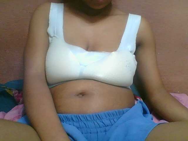 Rosiah2 live cam on BongaCams