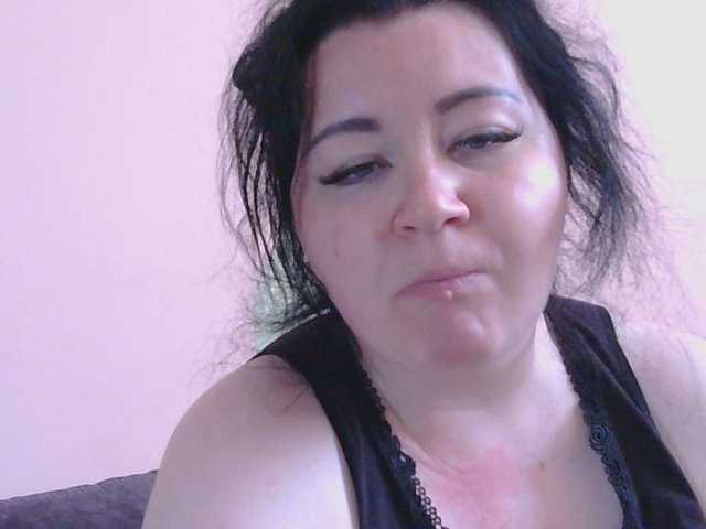 le modèle Ornotores_wers est en webcam porno dans un show sur le site bongacams, il possède les tags suivants: White/Caucasian,Brunette,Shaved