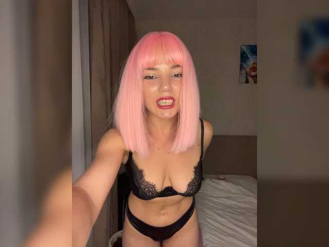 CyberNika live webcam show