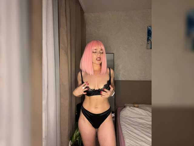 CyberNika live webcam show