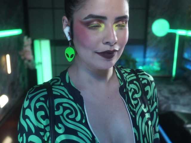 Alessa-Goreng — live female cam