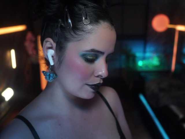 Alessa-Goreng live cam on BongaCams