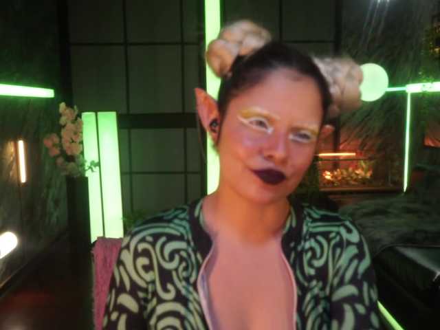 Alessa-Goreng live cam on BongaCams
