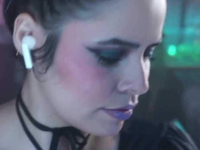 Alessa-Goreng live cam on BongaCams