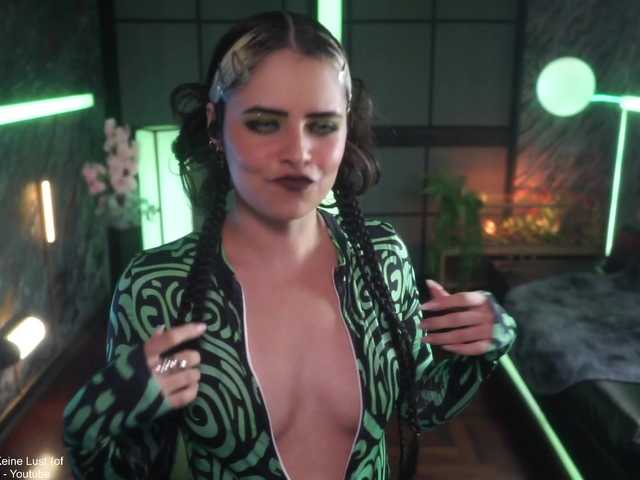 Alessa-Goreng's BongaCams show and profile