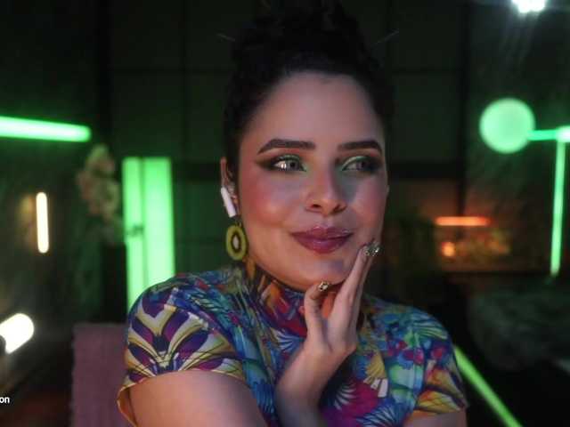 Alessa-Goreng live cam on BongaCams