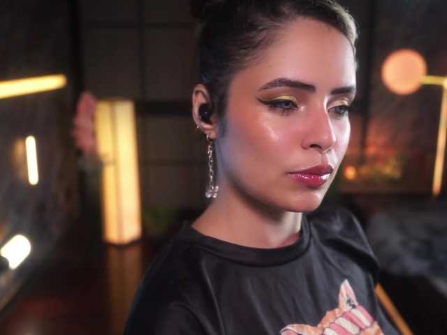 Alessa-Goreng live cam on BongaCams
