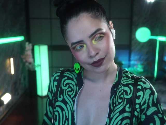 Alessa-Goreng — live female cam