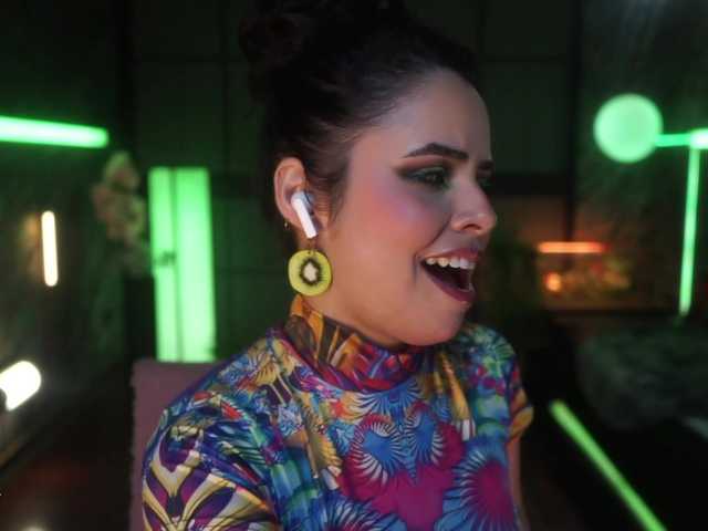 Alessa-Goreng live cam on BongaCams