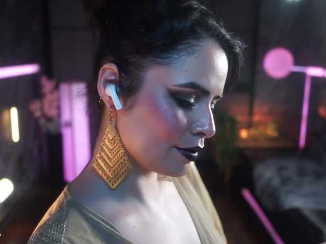 Alessa-Goreng live cam on BongaCams