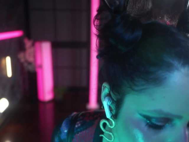Alessa-Goreng live cam on BongaCams