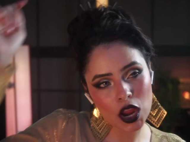Alessa-Goreng live cam on BongaCams