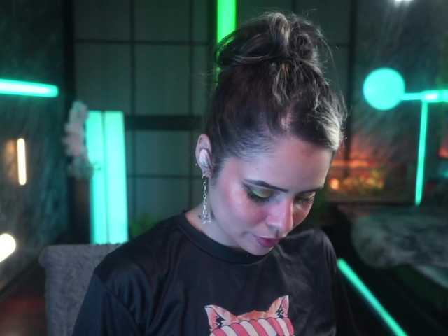 Alessa-Goreng live cam on BongaCams