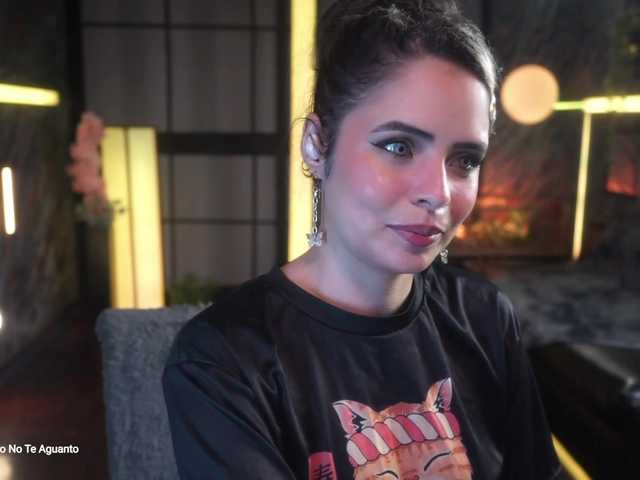 Alessa-Goreng live cam on BongaCams