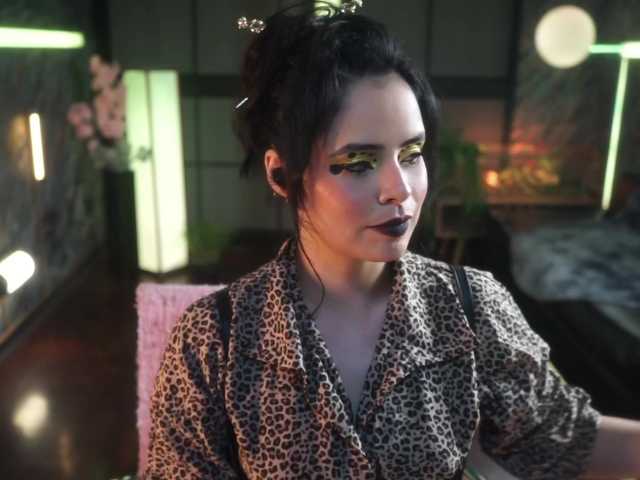 Alessa-Goreng live cam on BongaCams