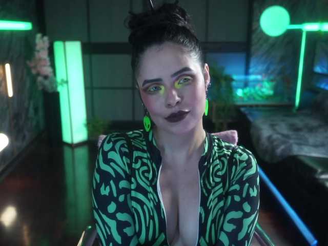 Alessa-Goreng — live female cam