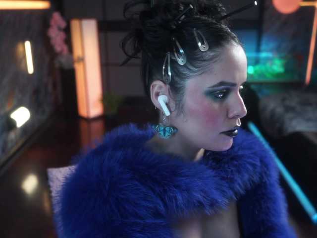 Alessa-Goreng live cam on BongaCams