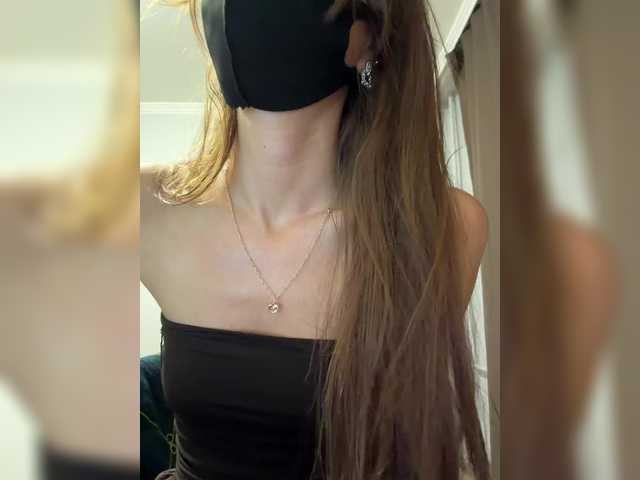 le modèle Saliss1 est en webcam porno dans un show sur le site bongacams, il possède les tags suivants: White/Caucasian,Blonde,Shaved