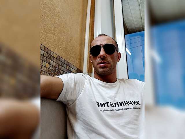 Vitamin4ik0571, 40 y/o - Live Cam on BongaCams