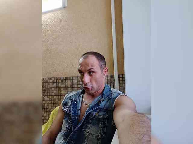 Vitamin4ik0571 Live Webcam on BongaCams