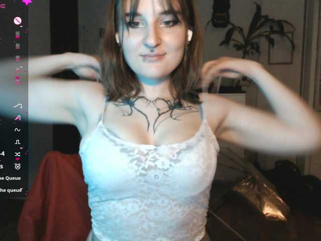 momorenaaa live cam on BongaCams