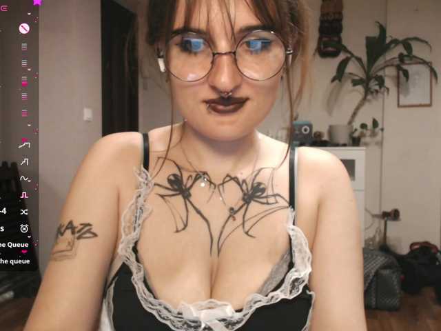 momorenaaa live cam on BongaCams