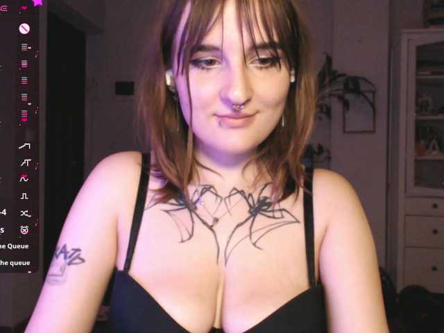 momorenaaa live cam on BongaCams